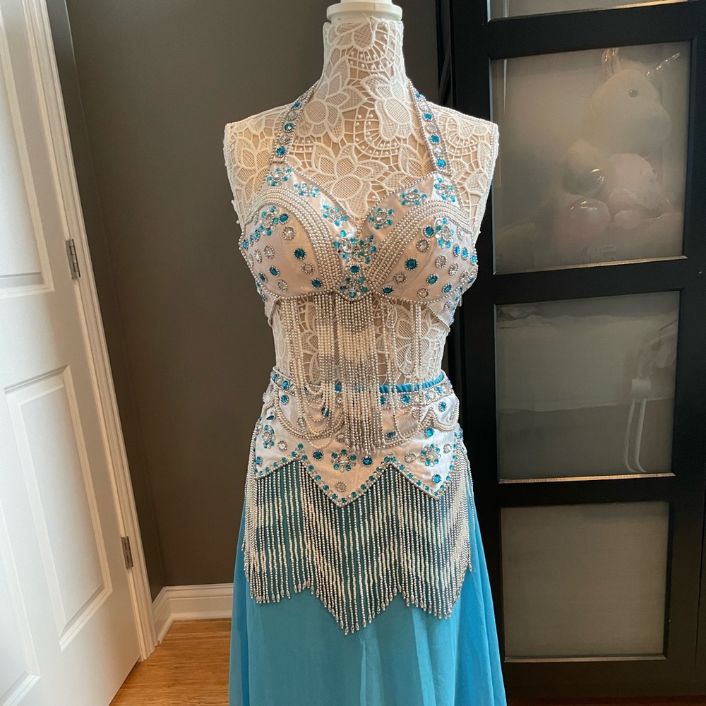 Gorgeous, lightweight belly dance costume